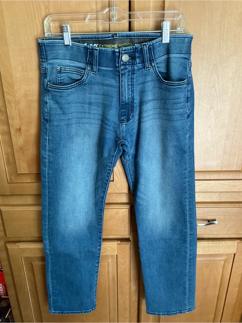 Lee Men's Extreme motion slim fit Straight Jeans in Medium Blue Wash